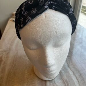 ⏰LAST CHANCE ⏰ Black and White Pineapple Headband